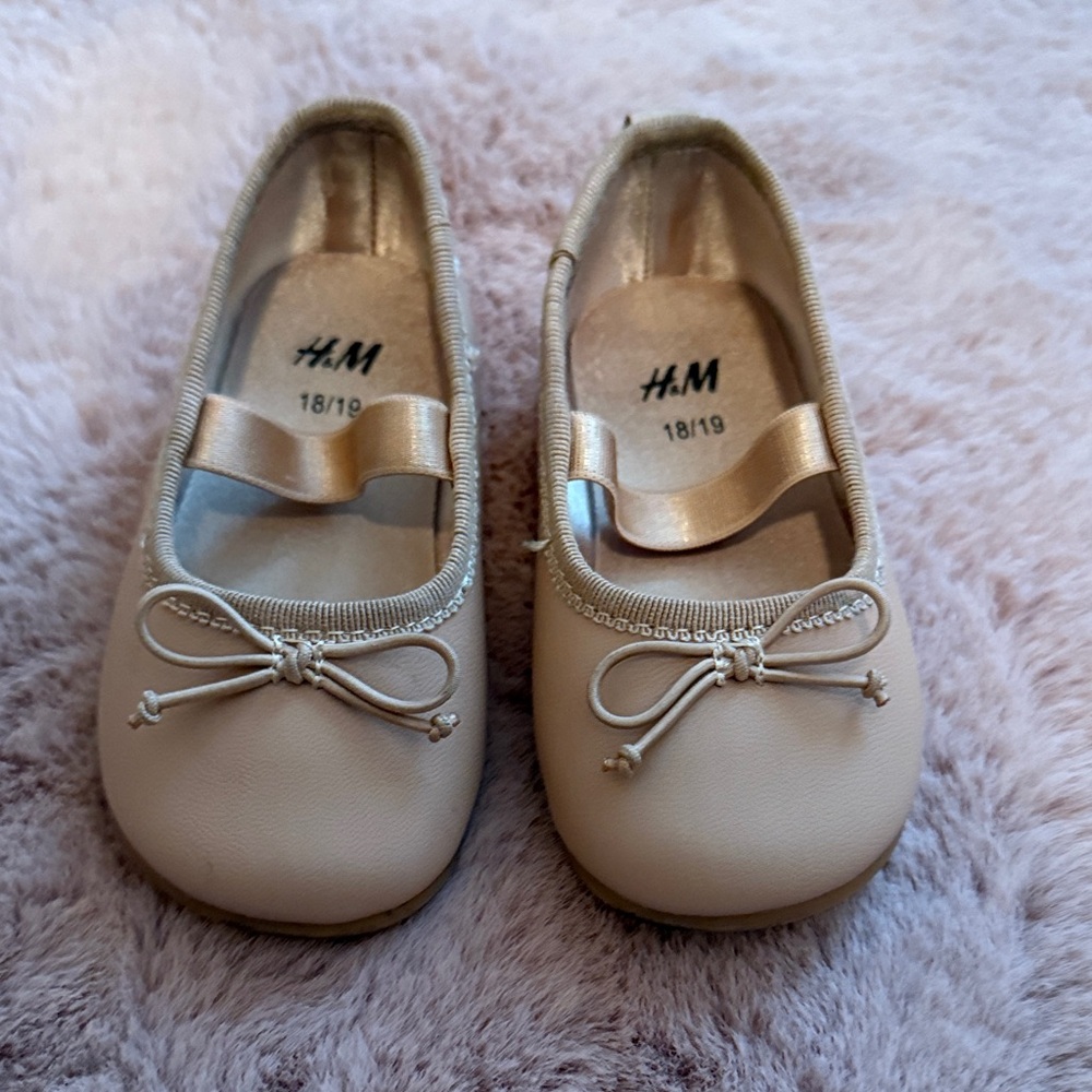 H&M Cream Kids Dress Shoes with Ribbon
